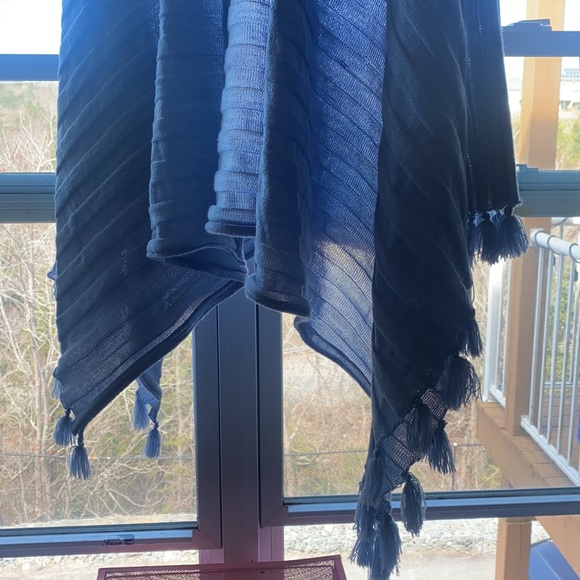 Poncho new - Picture 2 of 3